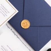 wax seal - dấu sáp niêm phong thiệp cưới traqué